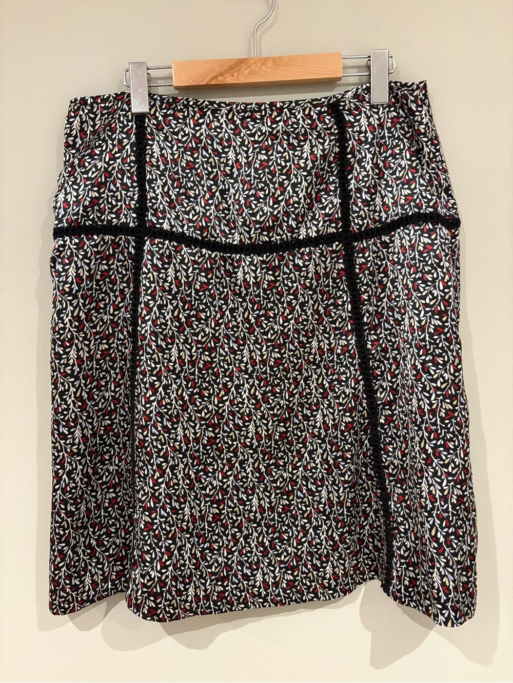 Y2K Jessica Black Floral A-Line Skirt with Red and White Leaf Print Fairy - Picture 3 of 9